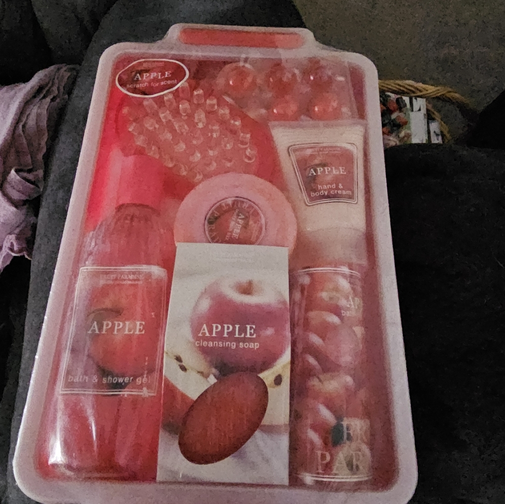 Apple bath set new